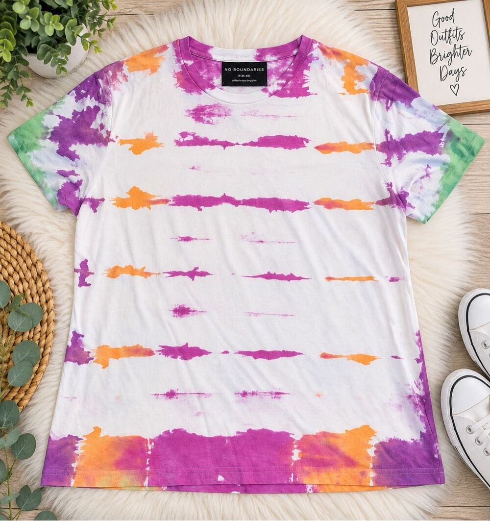 No Boundaries Women’s Medium Tie Dye T-Shirt White Purple Orange Green Crew Neck